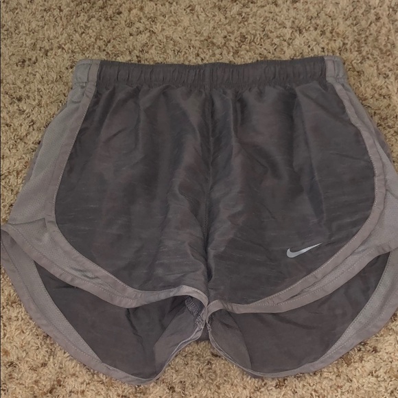 Nike Pants - 🆕 Nike gray dry tempo shorts